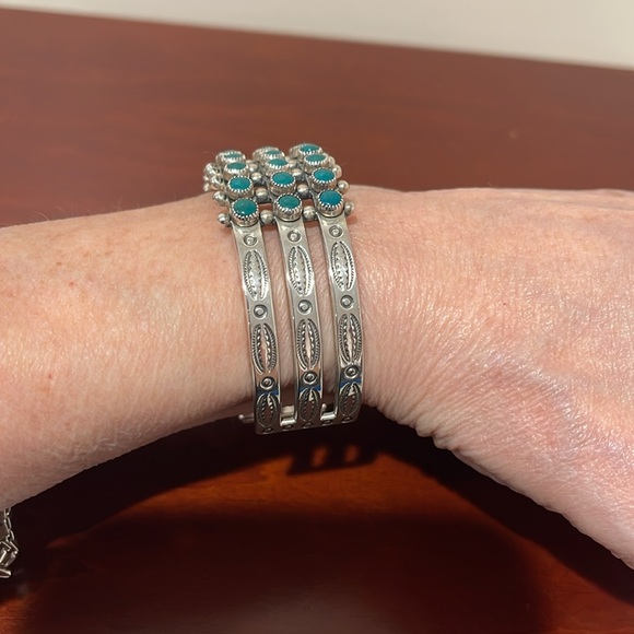 Beautiful Vintage Sterling Silver and Green Opaque Stone Cuff Bracelet - Picture 5 of 10